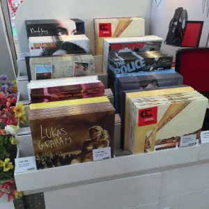 Vinyl i Tiger butikkerne